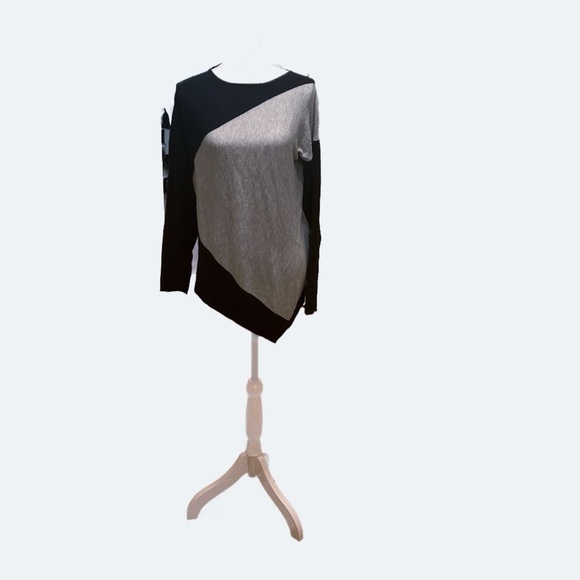 5% cashmere makes this black and gray sweater so soft. Joan Vass size large - Picture 1 of 7